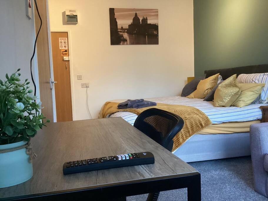 Station Deluxe Studio Apartment