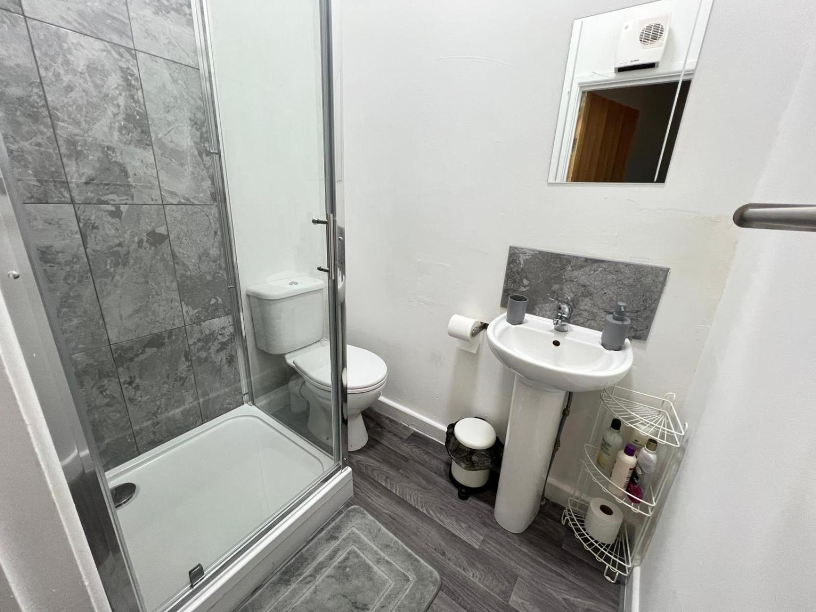 Station Deluxe Studio Apartment *