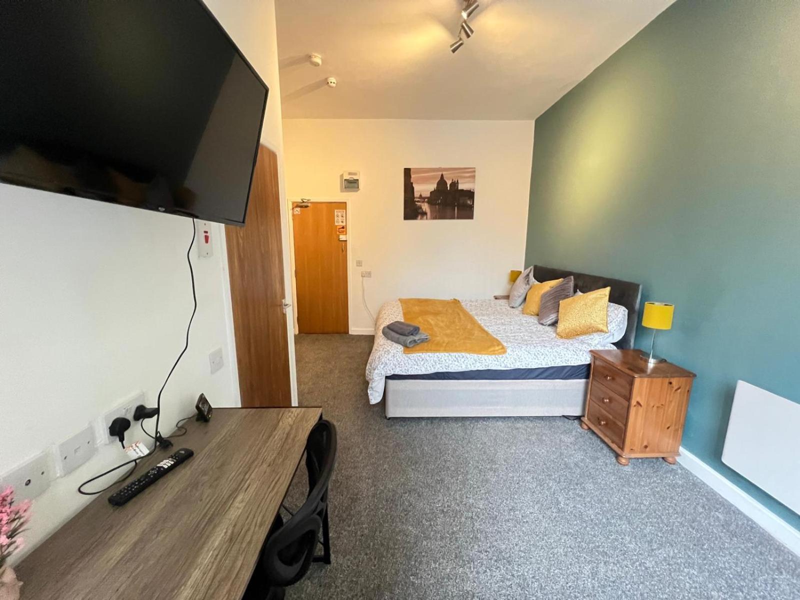 Station Deluxe Studio * Coventry
