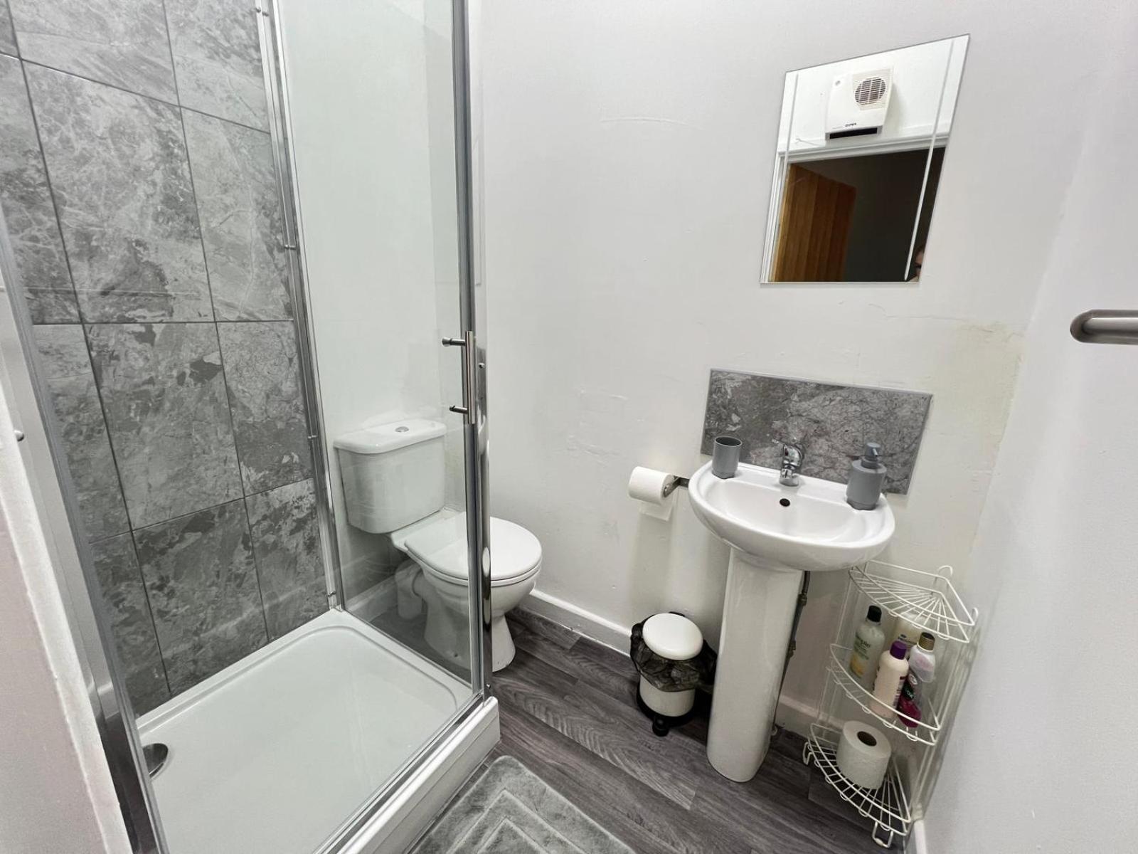 Station Deluxe Studio Apartment Coventry