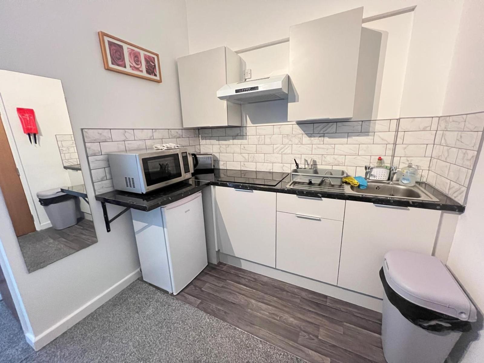 Station Deluxe Studio Apartment