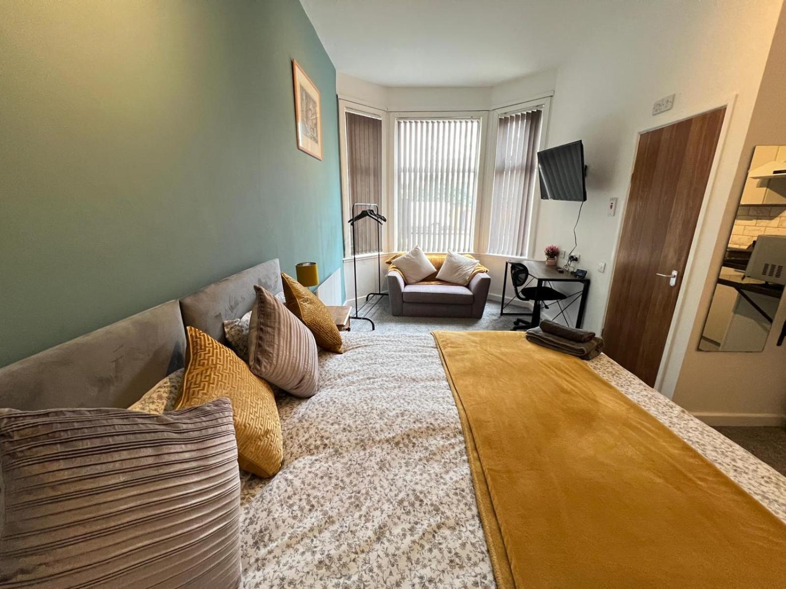 Station Deluxe Studio * Coventry
